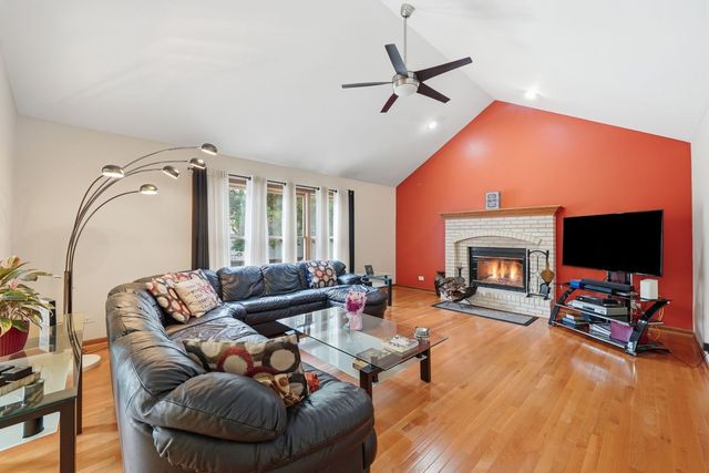 567 Warbler Drive, Bolingbrook, IL 60440