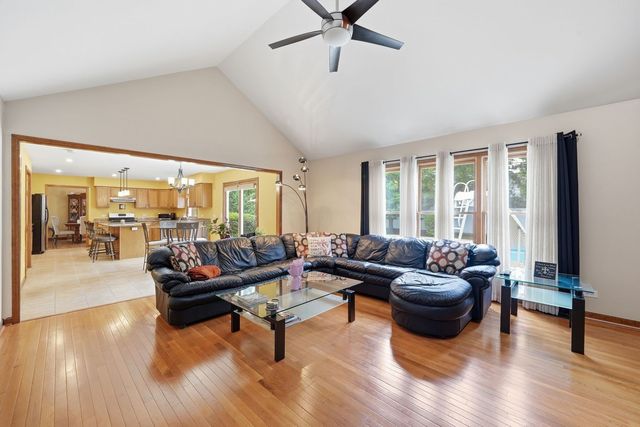 567 Warbler Drive, Bolingbrook, IL 60440