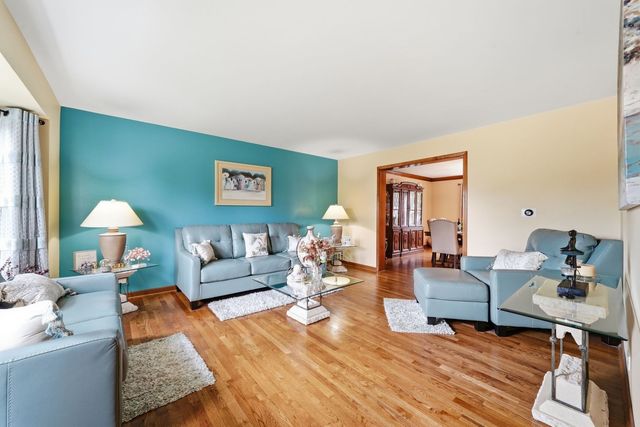 567 Warbler Drive, Bolingbrook, IL 60440
