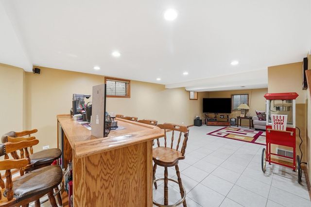 567 Warbler Drive, Bolingbrook, IL 60440