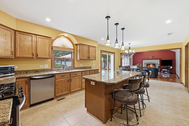 567 Warbler Drive, Bolingbrook, IL 60440