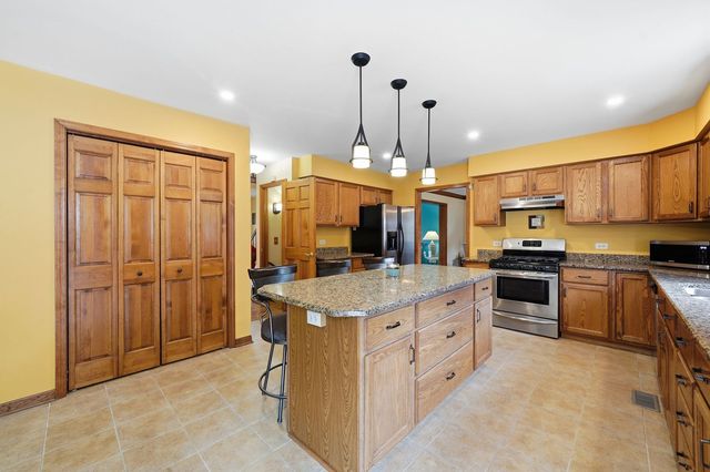 567 Warbler Drive, Bolingbrook, IL 60440