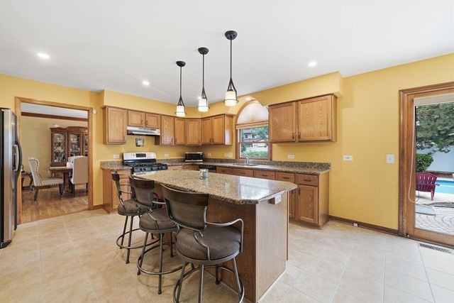 567 Warbler Drive, Bolingbrook, IL 60440