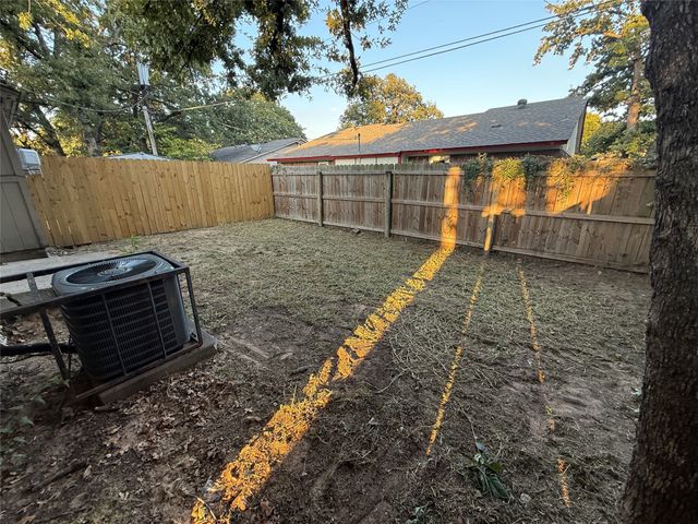 623 Mcqueary Street, Arlington, TX 76012