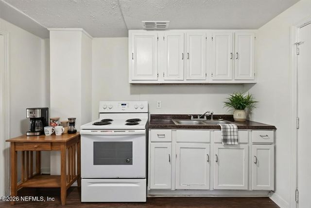 9162 6TH Avenue, Jacksonville, FL 32208