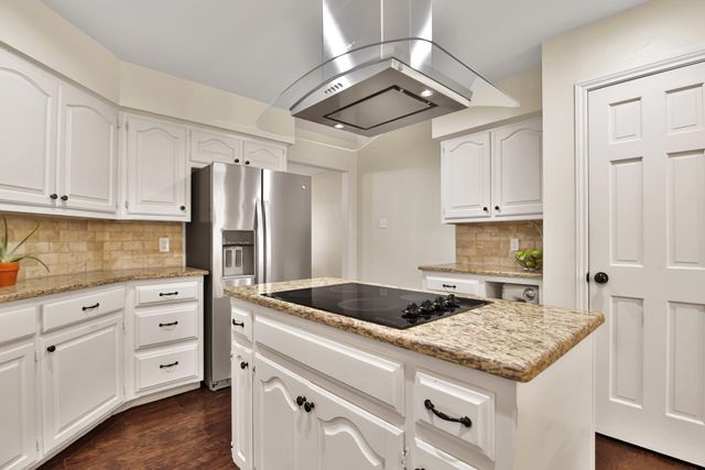 17 Comanche Lane, Ransom Canyon, TX 79366