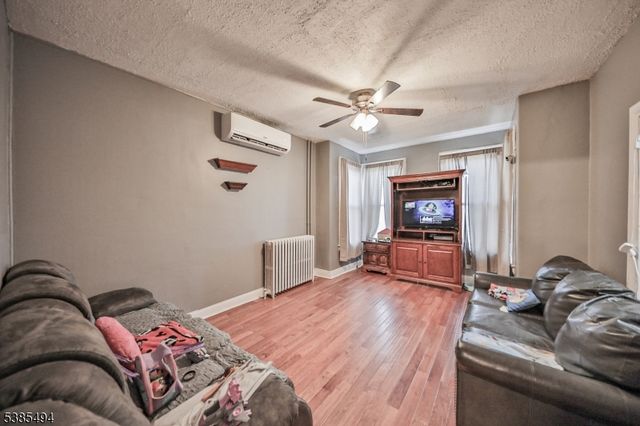 63 Harris St, Phillipsburg Town, NJ 08865