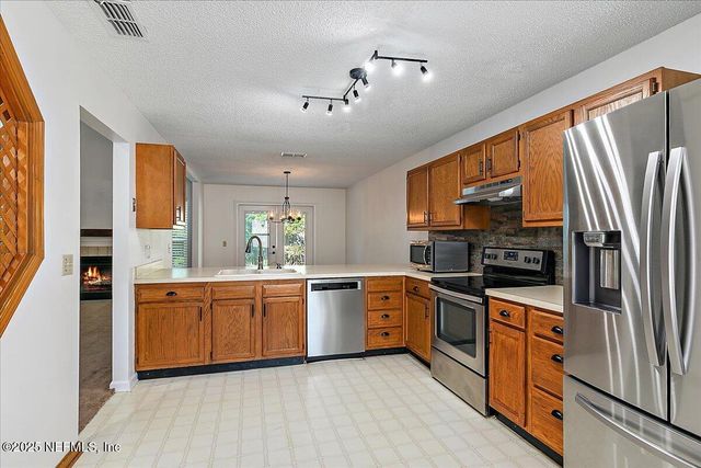 1196 FROMAGE Way, Jacksonville, FL 32225