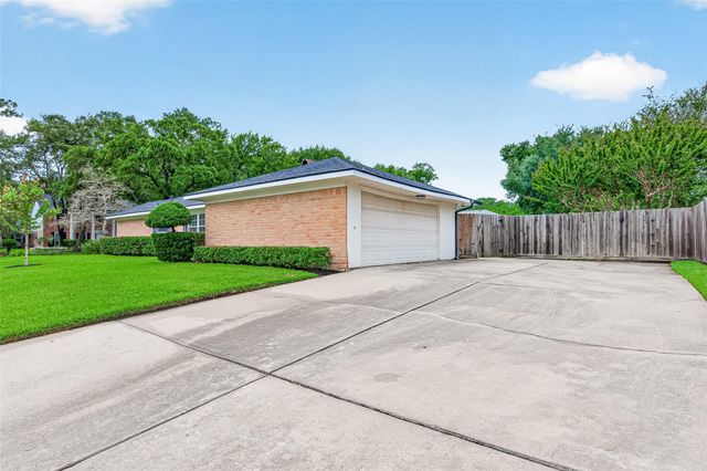 3031 Broadmoor Drive, Sugar Land, TX 77478