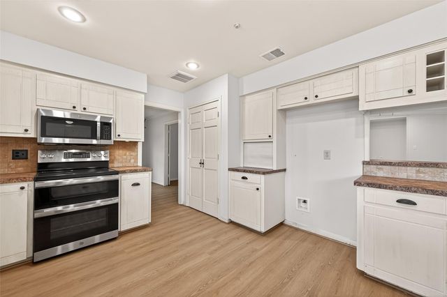 3031 Broadmoor Drive, Sugar Land, TX 77478
