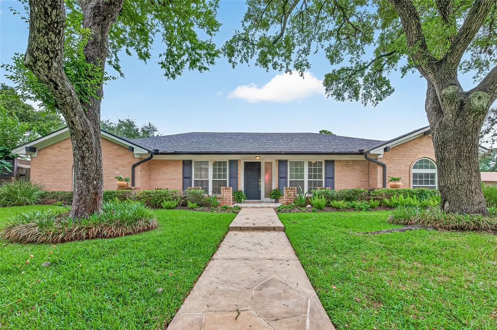 3031 Broadmoor Drive, Sugar Land, TX 77478