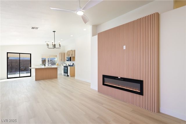 1941 Emerald Green Avenue, Las Vegas, NV 89106