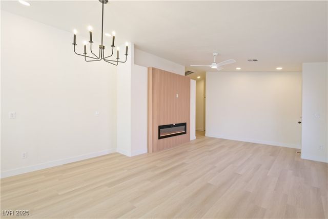 1941 Emerald Green Avenue, Las Vegas, NV 89106