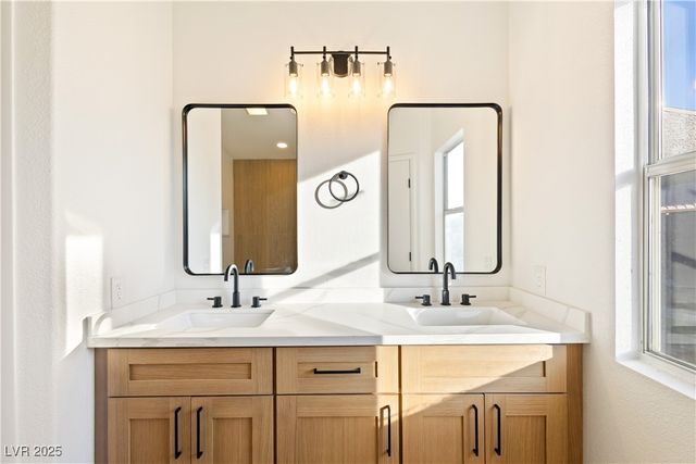 1941 Emerald Green Avenue, Las Vegas, NV 89106