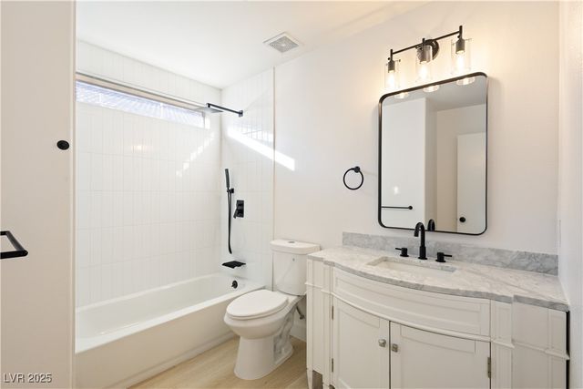 1941 Emerald Green Avenue, Las Vegas, NV 89106