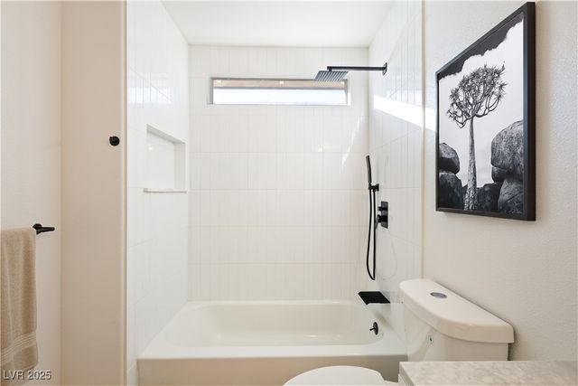 1941 Emerald Green Avenue, Las Vegas, NV 89106