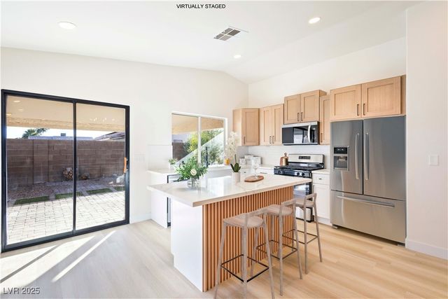 1941 Emerald Green Avenue, Las Vegas, NV 89106