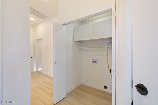 1941 Emerald Green Avenue, Las Vegas, NV 89106