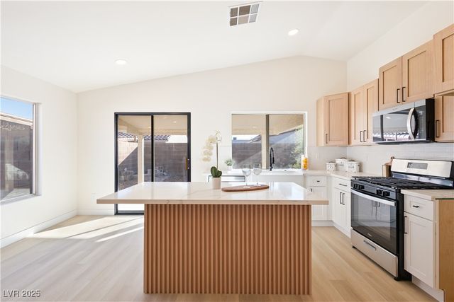 1941 Emerald Green Avenue, Las Vegas, NV 89106