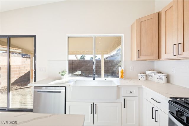 1941 Emerald Green Avenue, Las Vegas, NV 89106