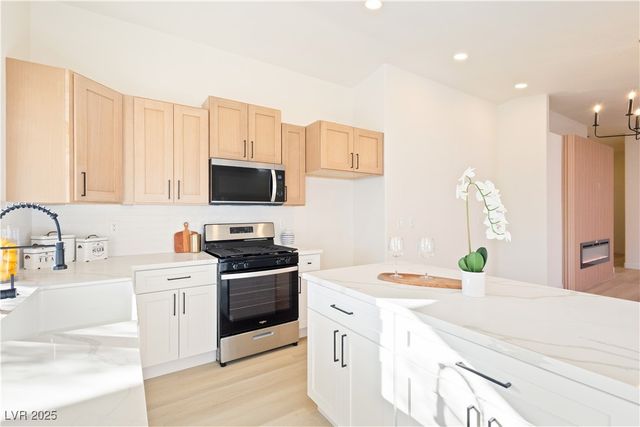 1941 Emerald Green Avenue, Las Vegas, NV 89106