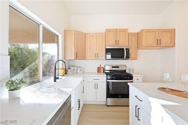 1941 Emerald Green Avenue, Las Vegas, NV 89106