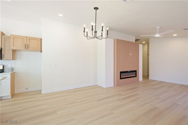 1941 Emerald Green Avenue, Las Vegas, NV 89106