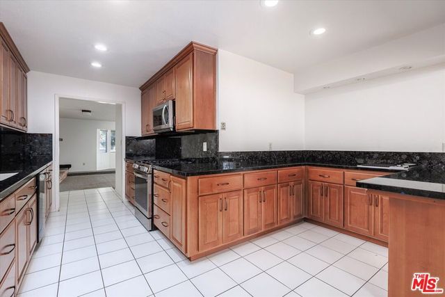 1725 Dejoy Street, Santa Maria, CA 93458