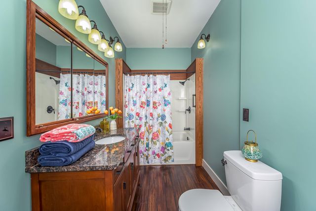 2614 W Douglas Ave, Wichita, KS 67203