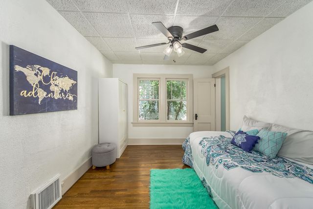 2614 W Douglas Ave, Wichita, KS 67203