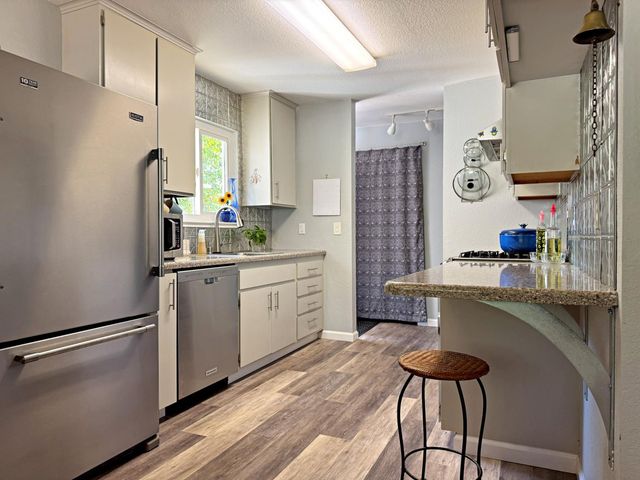 665 Cappella Dr, Diamond Springs, CA 95619