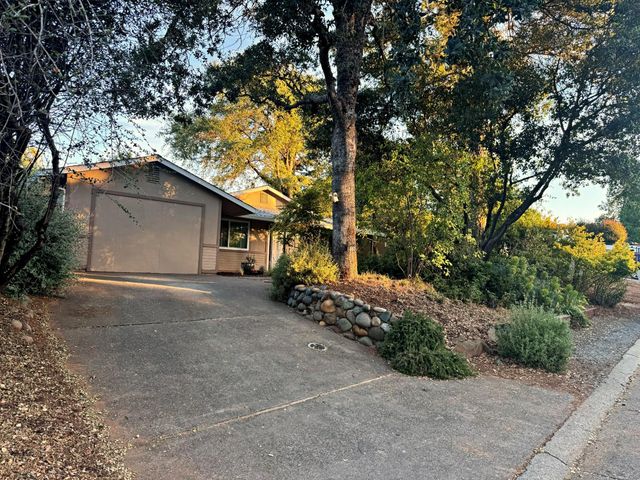 665 Cappella Dr, Diamond Springs, CA 95619