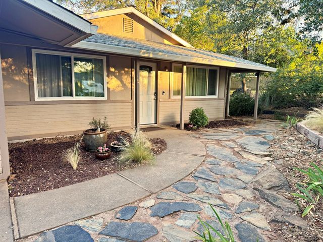 665 Cappella Dr, Diamond Springs, CA 95619