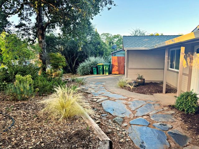 665 Cappella Dr, Diamond Springs, CA 95619