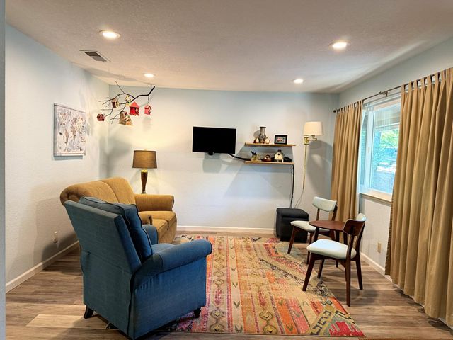 665 Cappella Dr, Diamond Springs, CA 95619