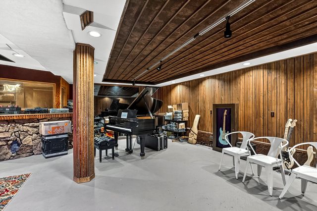 3555 S Mentor Avenue, Springfield, MO 65804