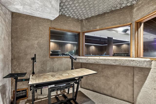 3555 S Mentor Avenue, Springfield, MO 65804