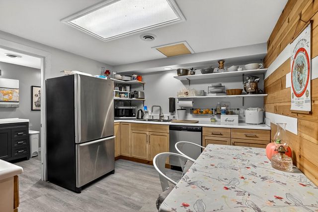 3555 S Mentor Avenue, Springfield, MO 65804