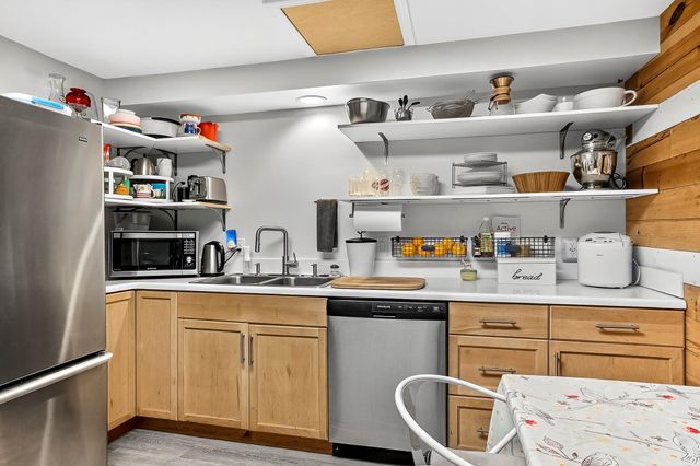 3555 S Mentor Avenue, Springfield, MO 65804