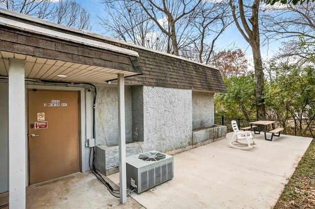 3555 S Mentor Avenue, Springfield, MO 65804