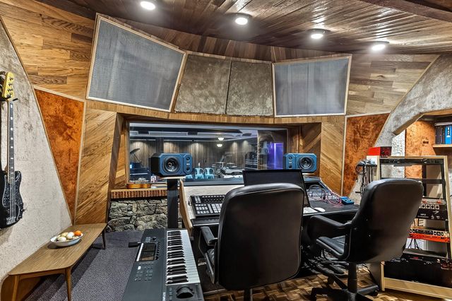 3555 S Mentor Avenue, Springfield, MO 65804