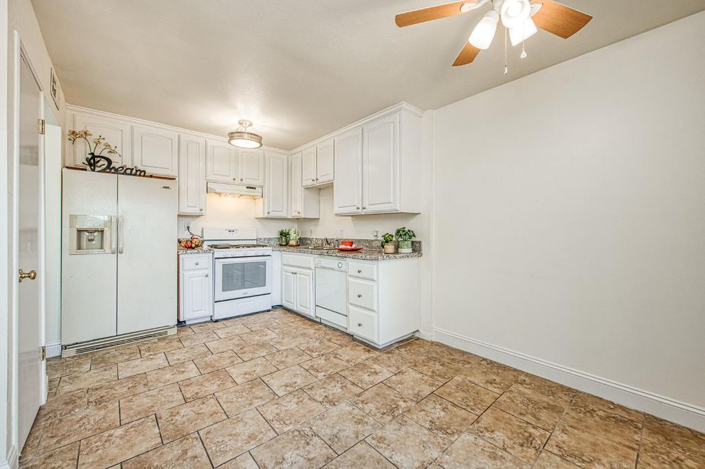 Image 10 of property listing at 6656 N 3rd Street, Fresno, CA 93710