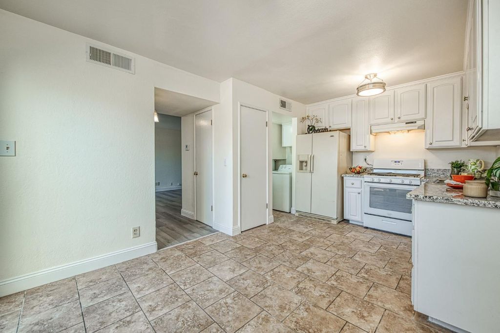 Image 14 of property listing at 6656 N 3rd Street, Fresno, CA 93710