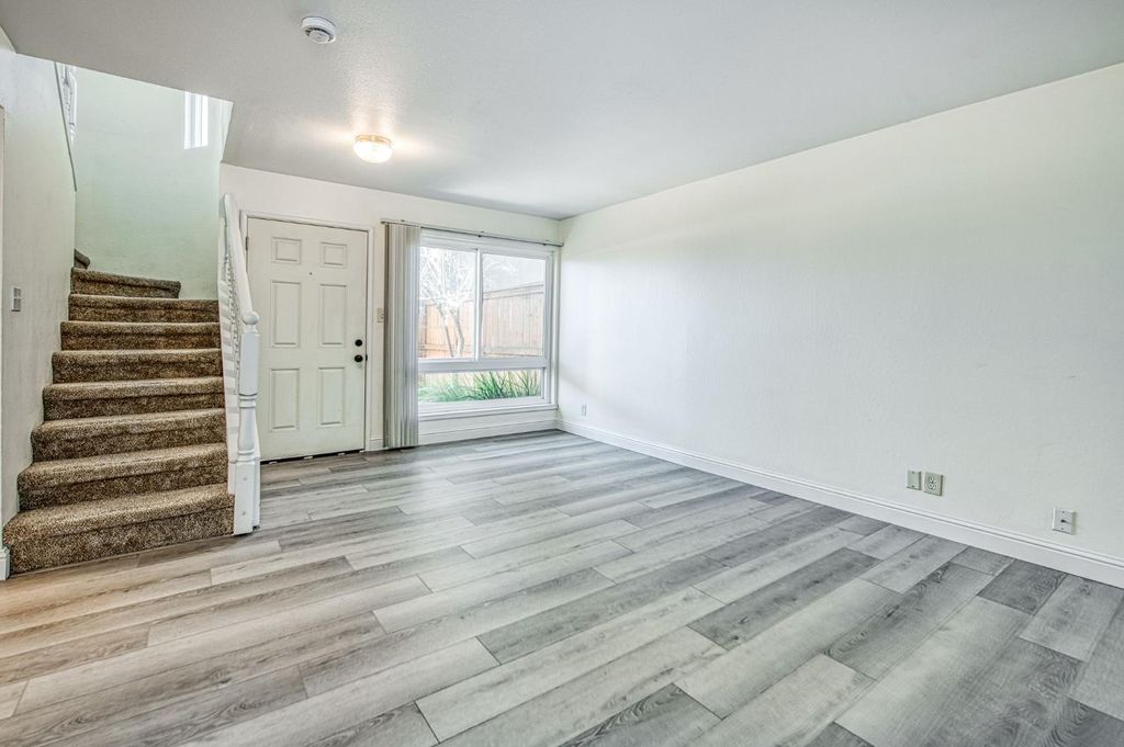 Image 17 of property listing at 6656 N 3rd Street, Fresno, CA 93710