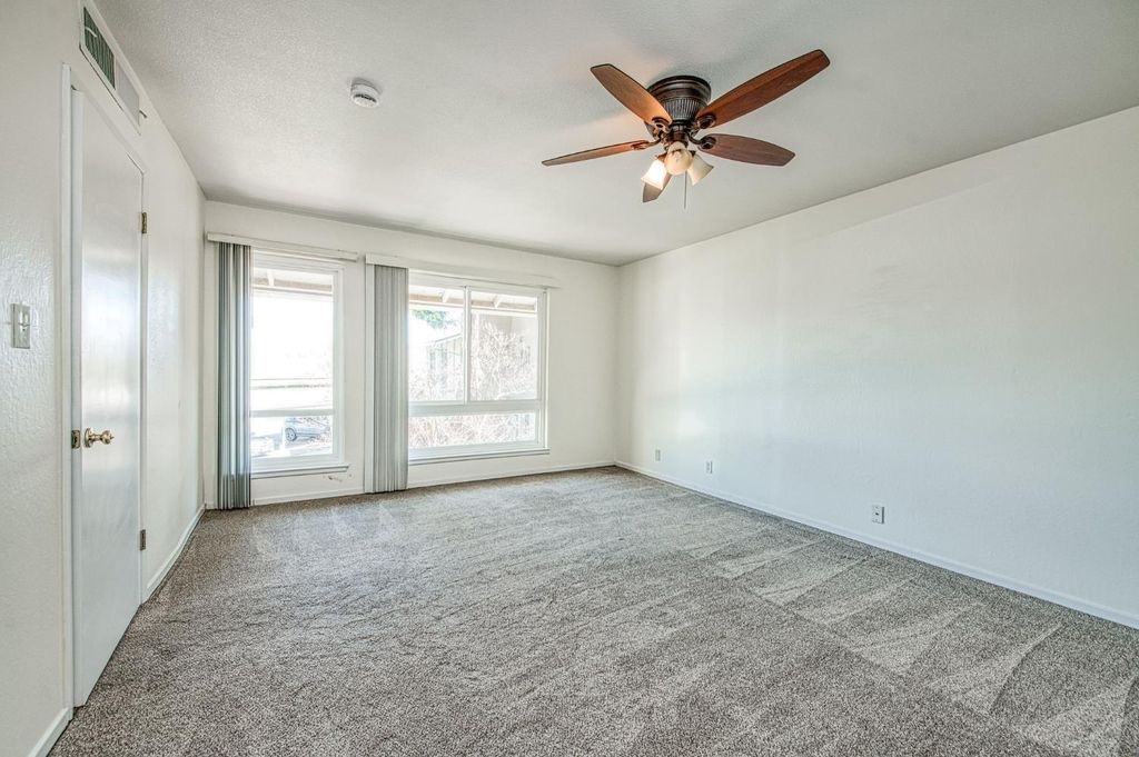 Image 20 of property listing at 6656 N 3rd Street, Fresno, CA 93710
