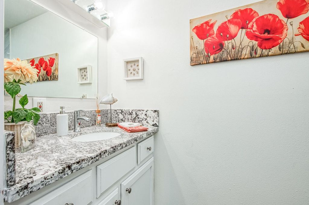 Image 23 of property listing at 6656 N 3rd Street, Fresno, CA 93710