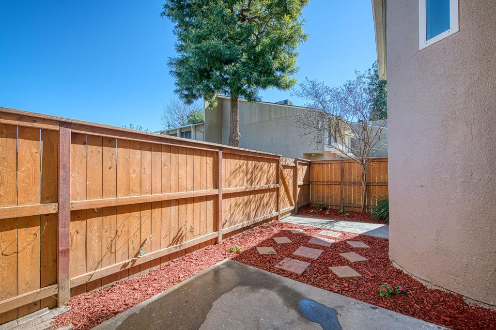 Image 25 of property listing at 6656 N 3rd Street, Fresno, CA 93710