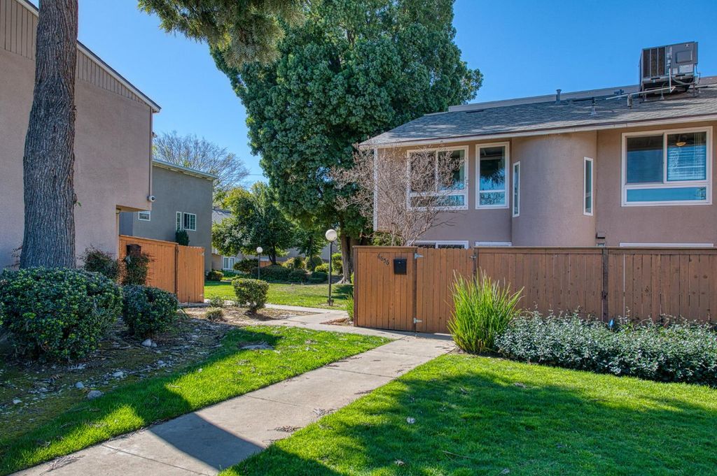 Image 26 of property listing at 6656 N 3rd Street, Fresno, CA 93710