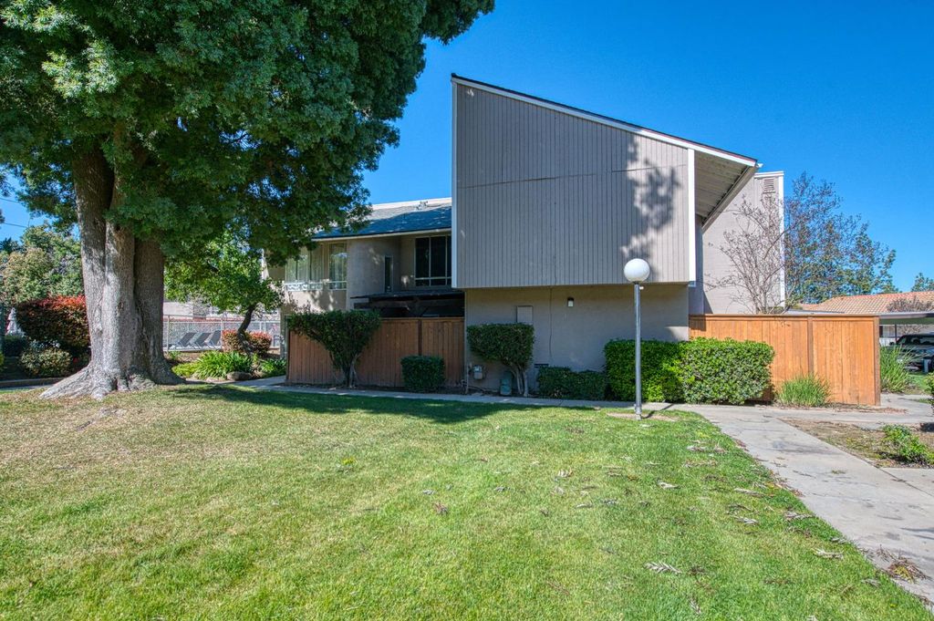 Image 28 of property listing at 6656 N 3rd Street, Fresno, CA 93710