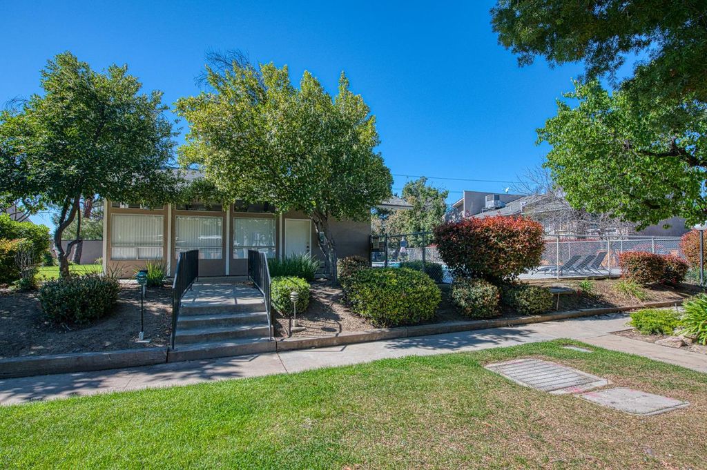 Image 29 of property listing at 6656 N 3rd Street, Fresno, CA 93710